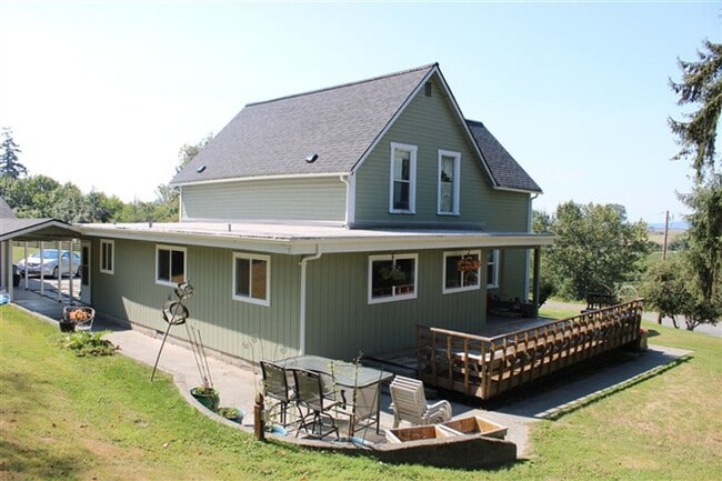Building Photo - 4 Bedroom, 1 Bathroom Home in Bow!