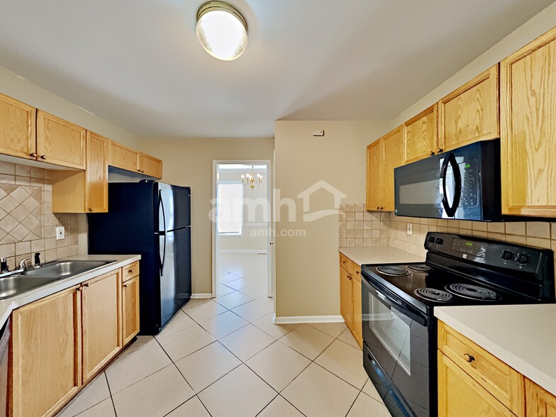 Building Photo - 710 Ridgewood Way