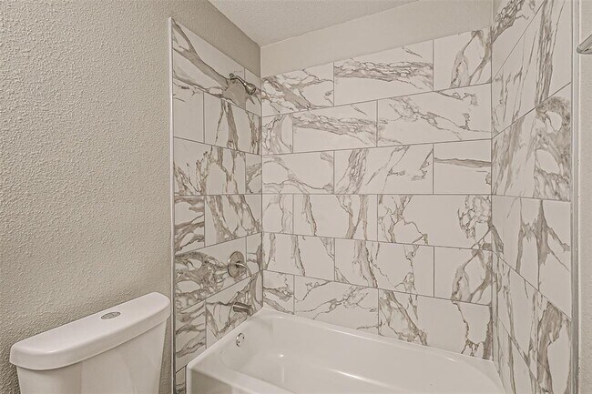 Building Photo - 1539 Pleasantville Dr