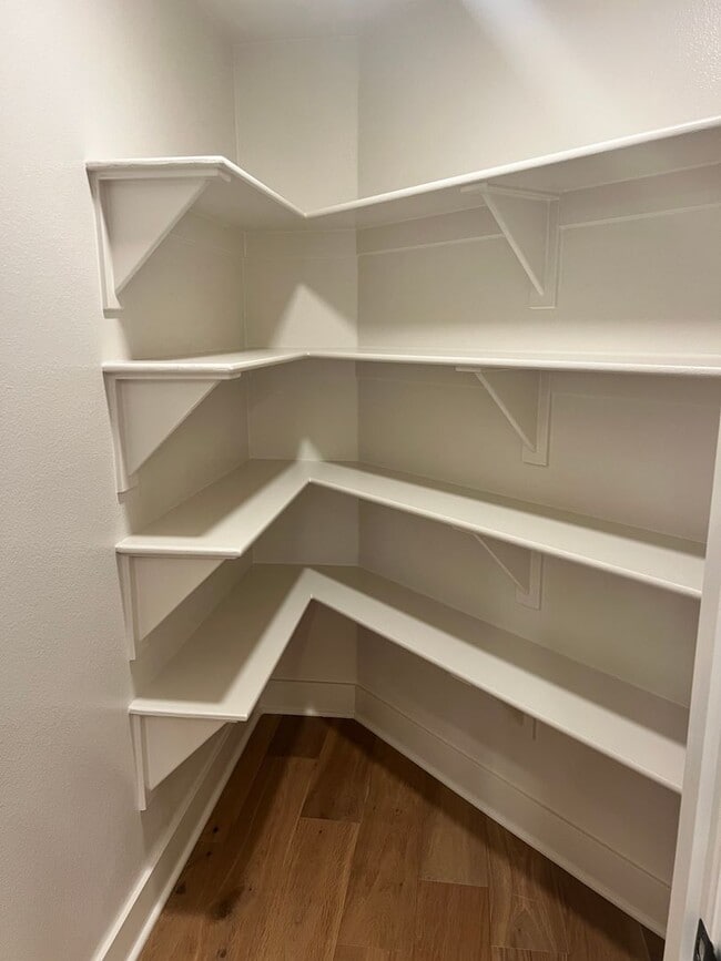 Building Photo - Brand New 2 bed 2 bath Townhome Rolling Hills Estates