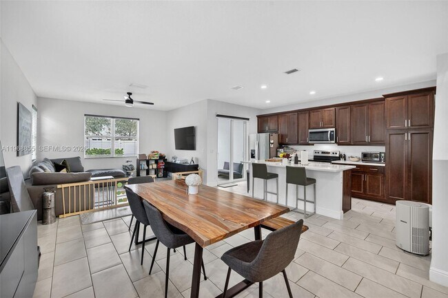 Building Photo - 543 Parsons Wy