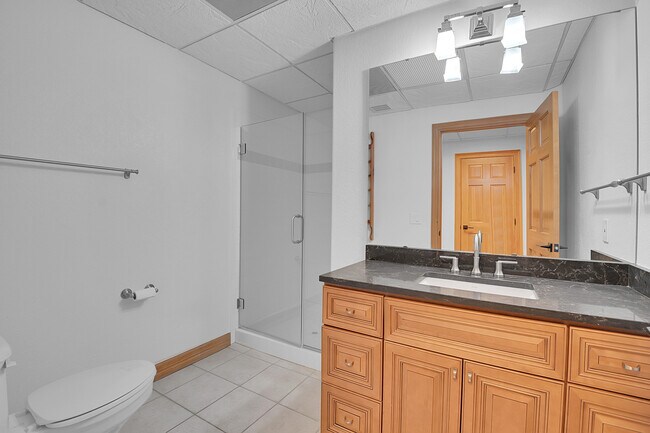Building Photo - 556 Ridgeside Dr