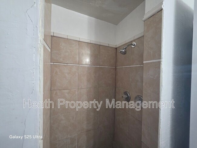 Building Photo - 1425 40th St S