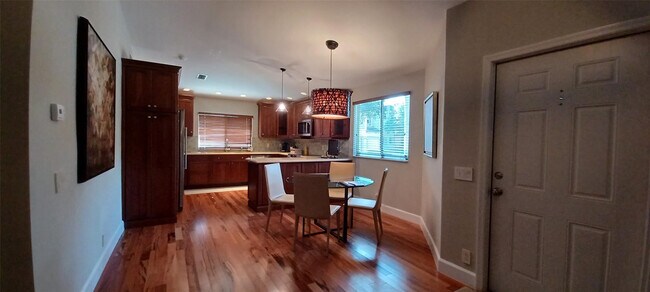 Building Photo - 6688 Via Regina