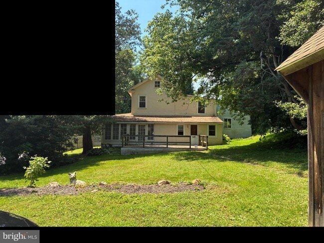 Building Photo - 315 E Street Rd