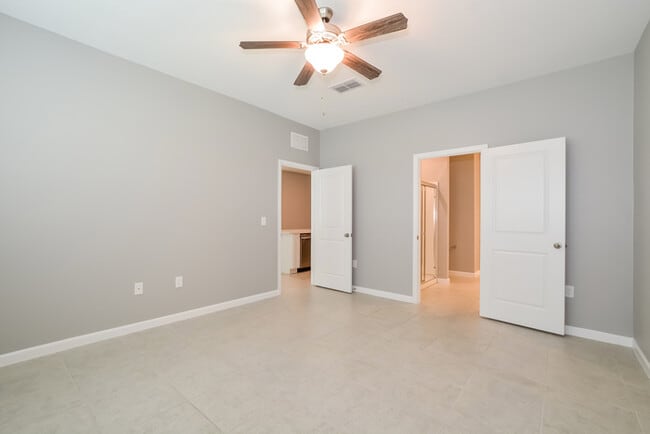 Building Photo - 2832 Granville Dr