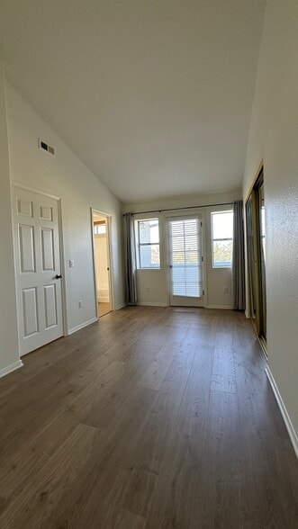 2nd bedroom has west facing windows and large closet. - 939 Sapphire St