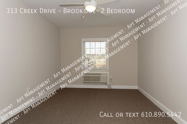 Building Photo - 313 Creek Dr