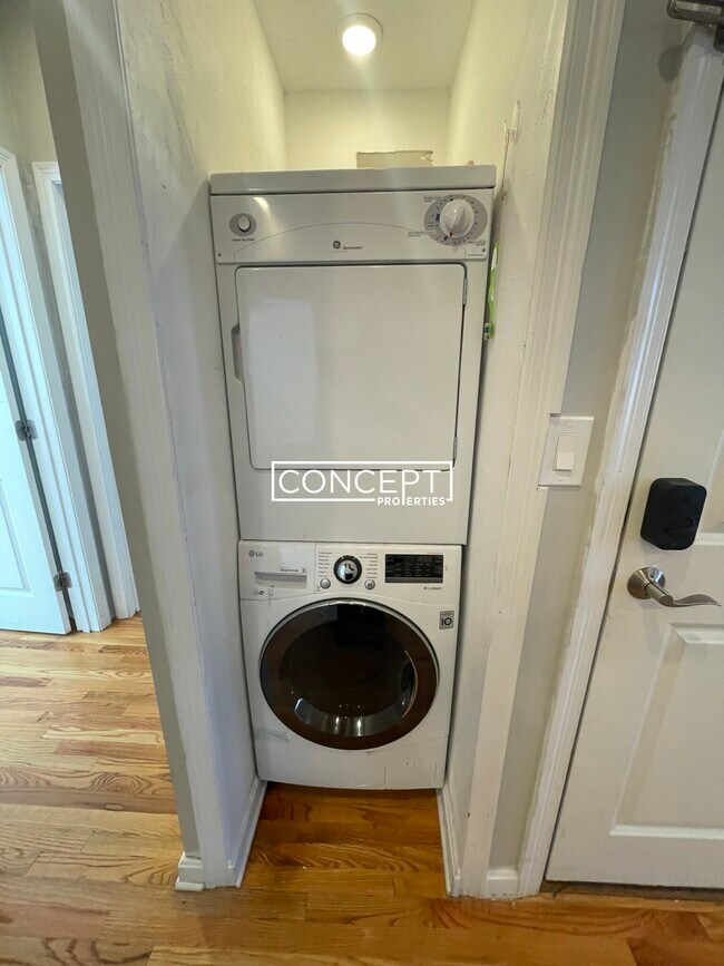 Building Photo - 11 Pierce St