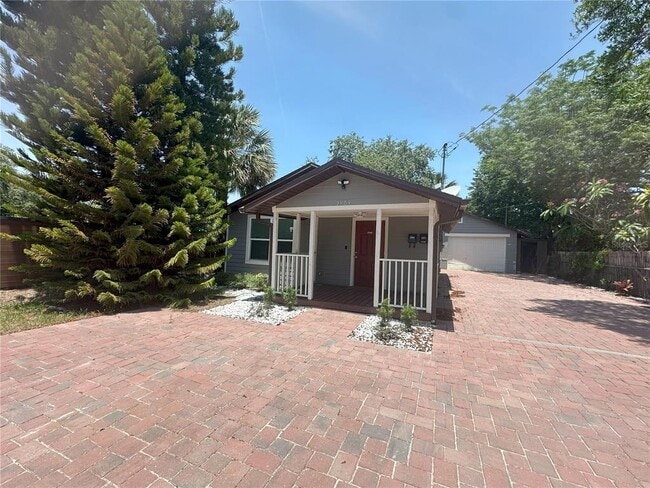 Primary Photo - 2909 E Jefferson St