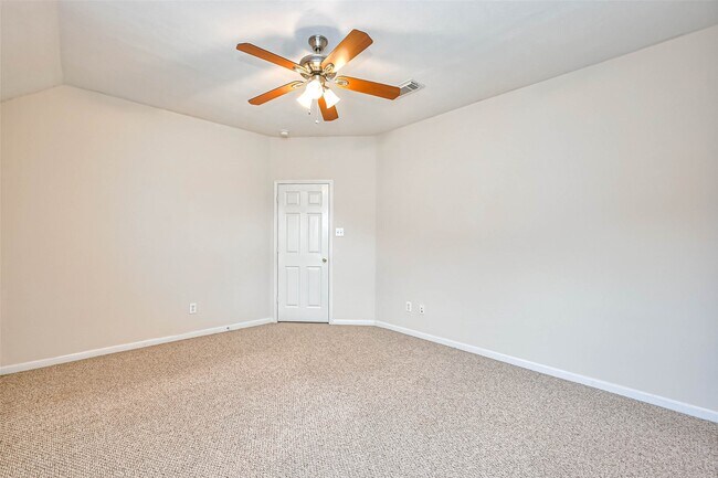 Building Photo - 1007 Riverchase Dr