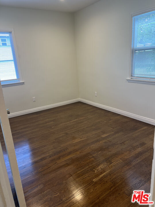 Building Photo - 4129 W Toluca Lake Ave