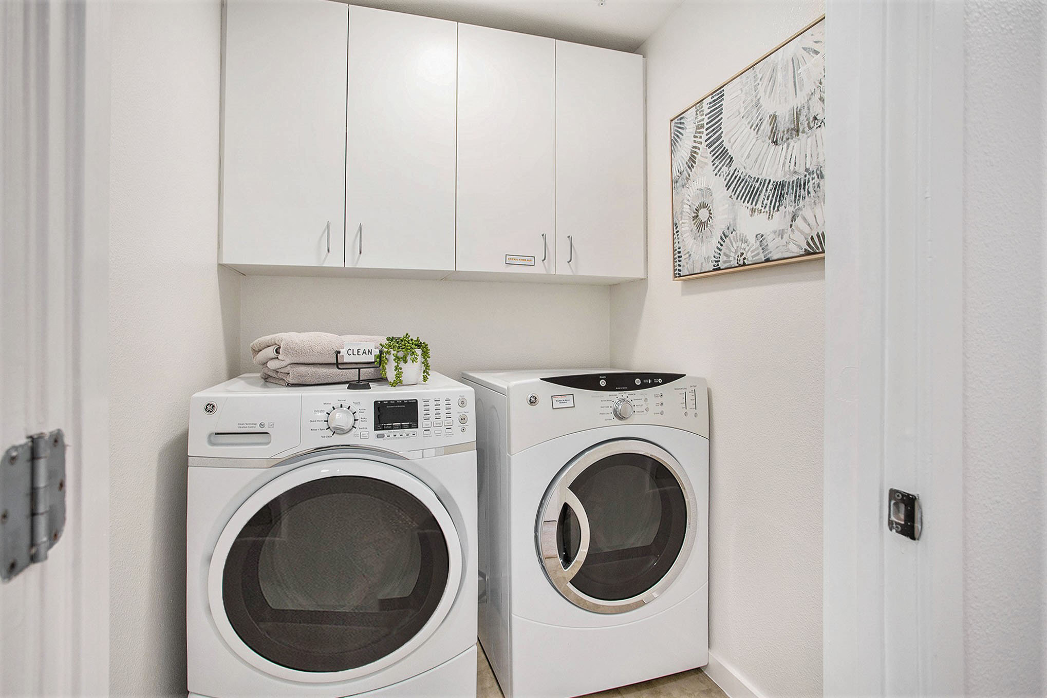 Laundry room - 1655 N California Blvd