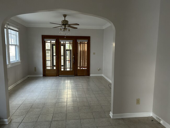 Living Room - 4005 Franklin Ave