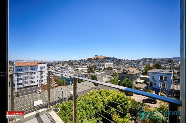 Building Photo - Noe Valley: Top Floor Condo w/ City Views, Garage Parking & W/D in unit