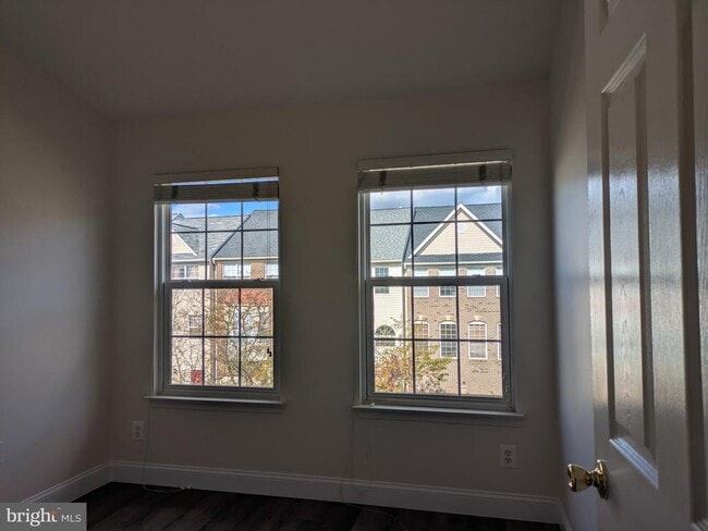 Building Photo - 21785 Brondesbury Park Terrace