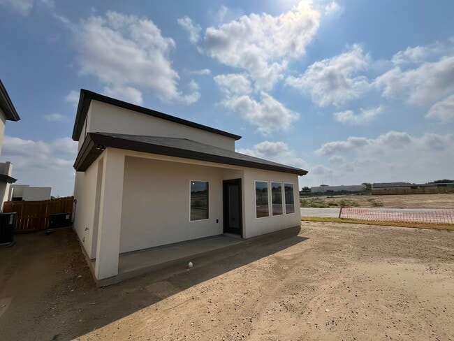 Building Photo - 5925 Heather Loop