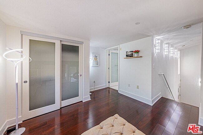 Building Photo - 600 Ridgeley Dr