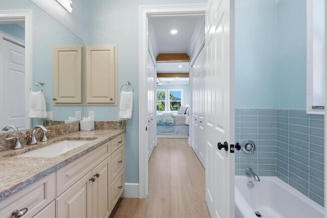 Building Photo - 115 Aqua Ln