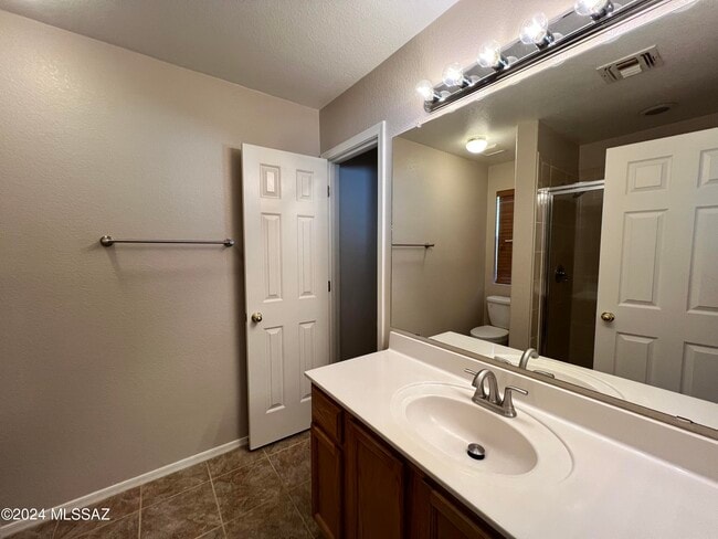 Building Photo - 8820 N Mesquite Bluffs Pl