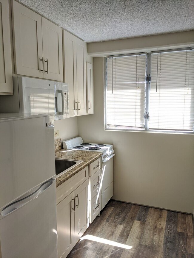 Building Photo - 1778 Pacific Grand #713
