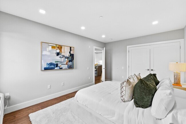 Building Photo - 60 68th St