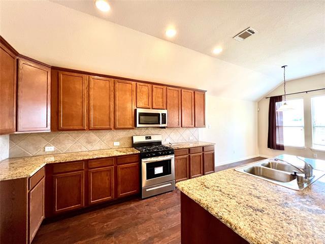 Building Photo - 5201 Pinewood Dr