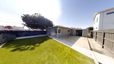 Building Photo - Renovated 3BD/1BA! Great Yard!