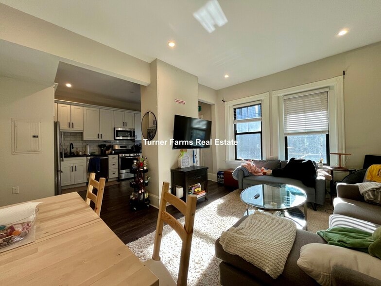 Building Photo - 1520 Tremont St