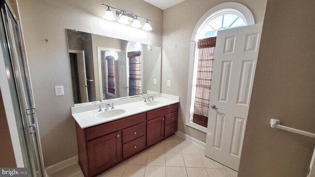 Building Photo - 631 Hurdle Mill Pl