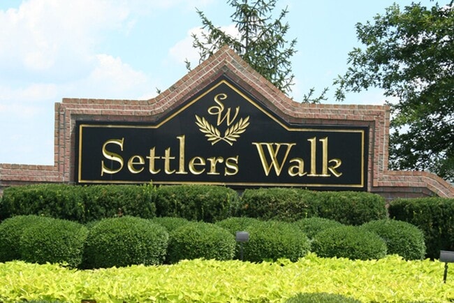 Building Photo - Beautiful 2 bedroom condo near Austin Land...