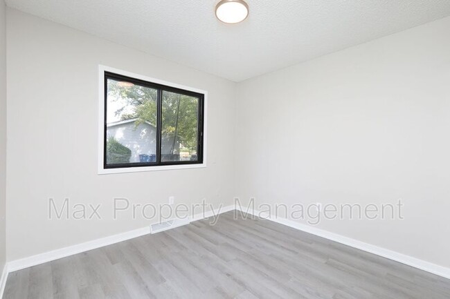 Building Photo - 1526 E 16th St