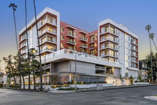 Building Photo - 455 S Kenmore Ave