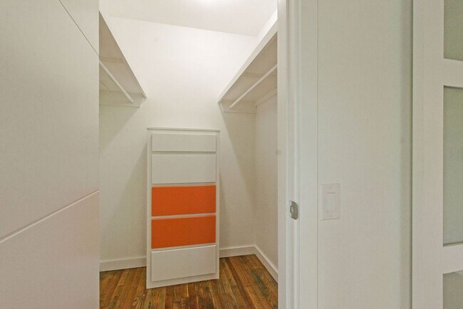 Building Photo - Pet-Friendly 1-Bedroom Apartment in Downtown Rogers –  Move-In Special!