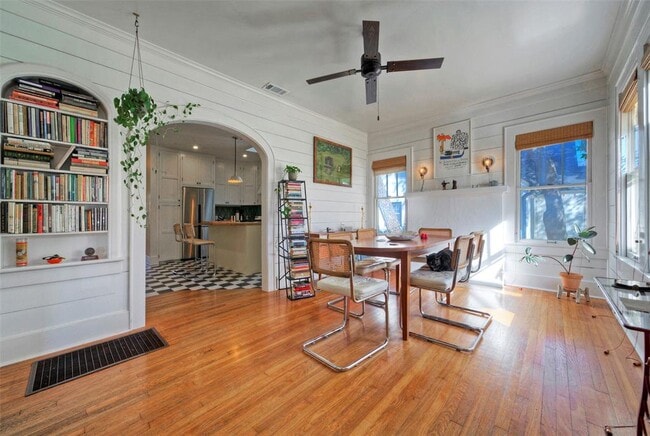 Building Photo - 1704 Alameda Dr