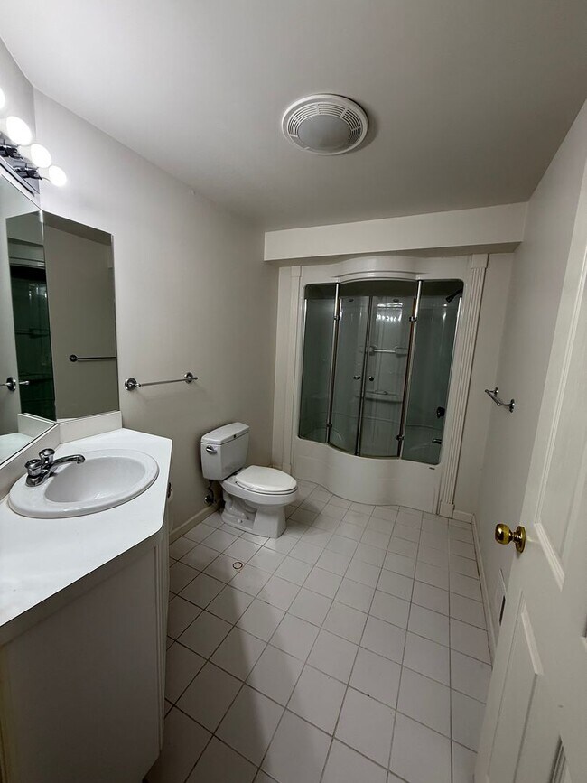 Building Photo - Adams Pointe 2 bedroom, 2 bathroom home