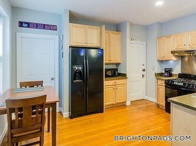 Building Photo - 1872 Commonwealth Ave