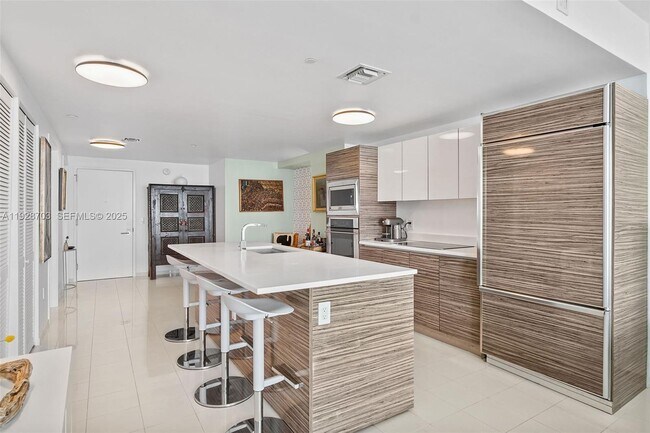 Building Photo - 460 NE 28th St