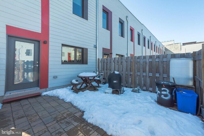 Building Photo - 439 Moyer St