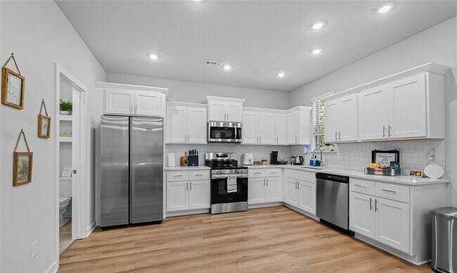 Building Photo - 43 St Austell Dr