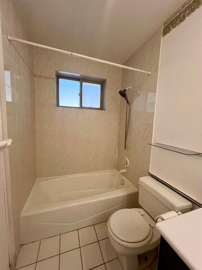 Building Photo - 5 Bedroom in Gated Birch Bay Community!