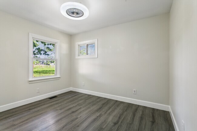 Building Photo - 314 Martha Lee Dr
