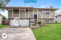 Building Photo - 404 SW Redwood Dr