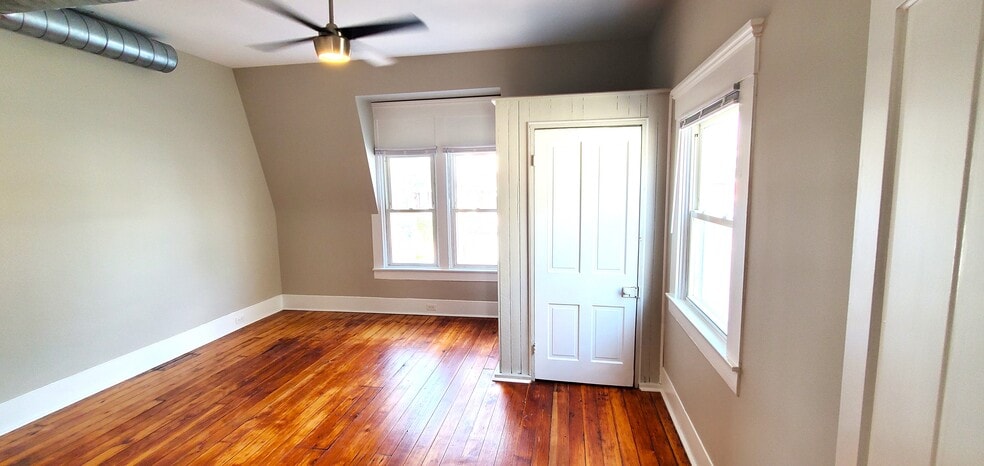 Building Photo - 1114 Columbia St