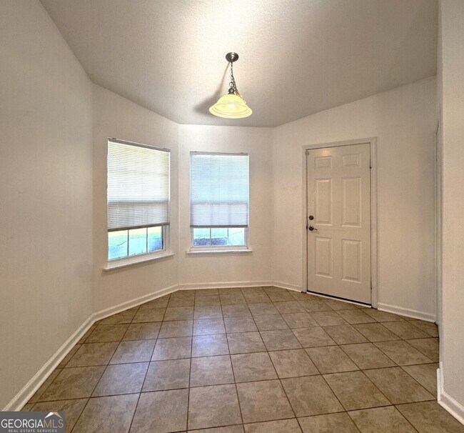 Building Photo - 435 Creekside Dr