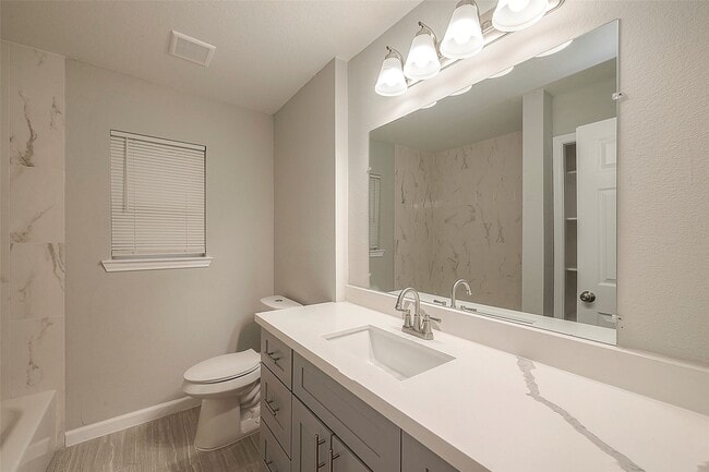 Building Photo - 5755 Heron Dr