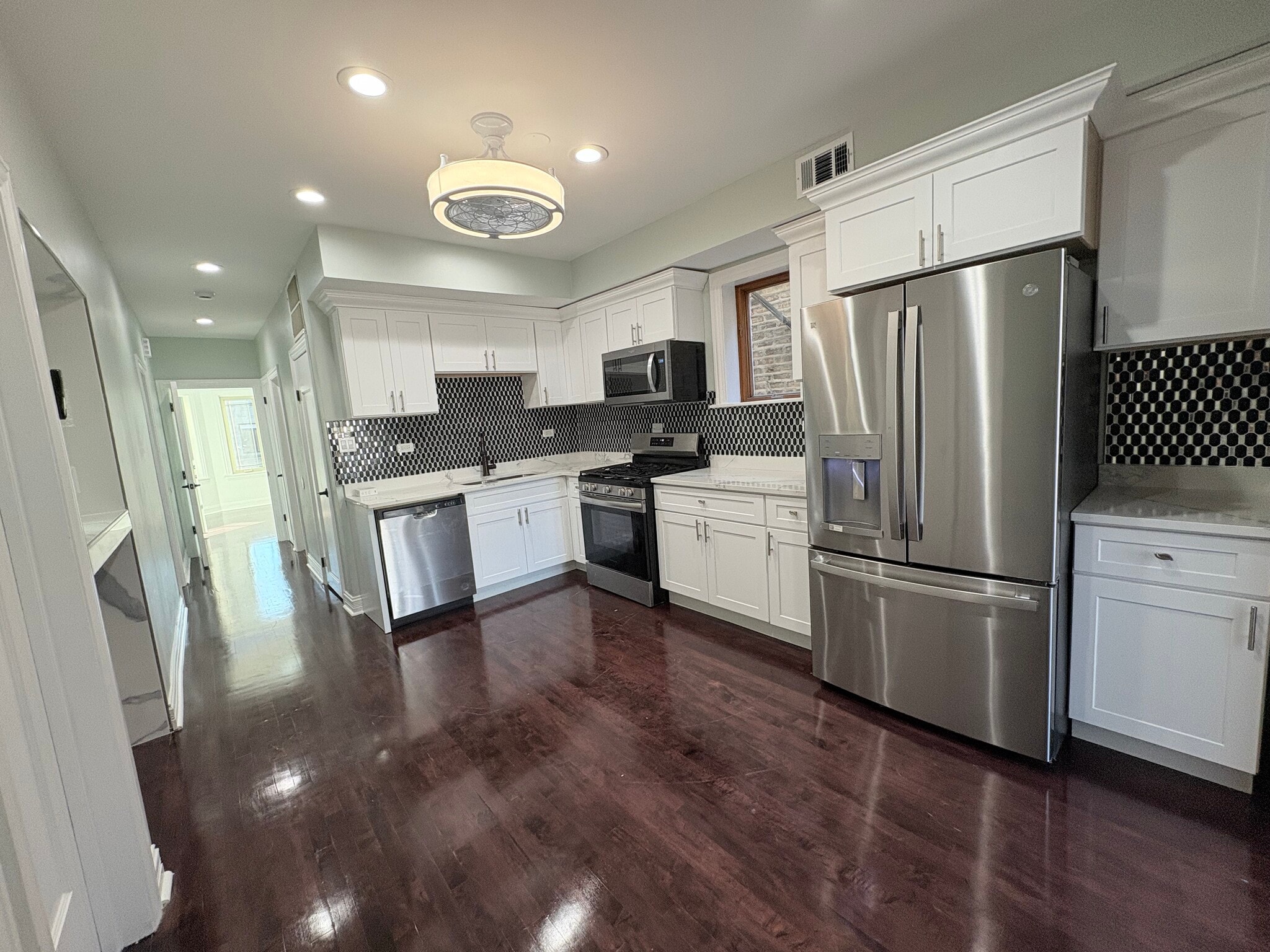 Building Photo - 2026 W McLean Ave