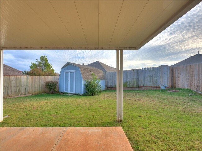 Building Photo - 1004 SW 127th Pl