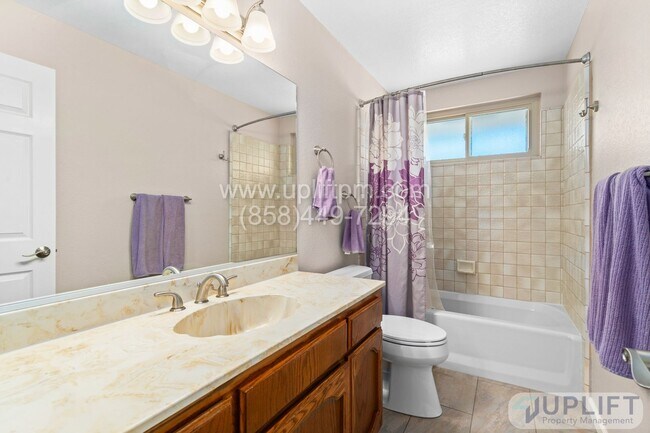 Building Photo - 3 Bedroom 2.5 Bathroom home in Ramona LARG...