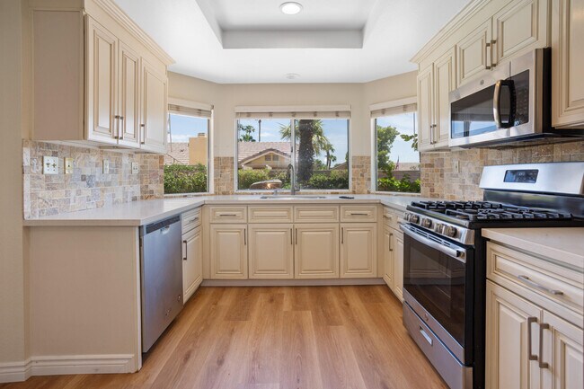 Building Photo - 44210 Mariposa Ct